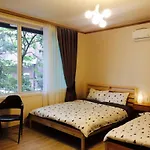 Naru Guesthouse